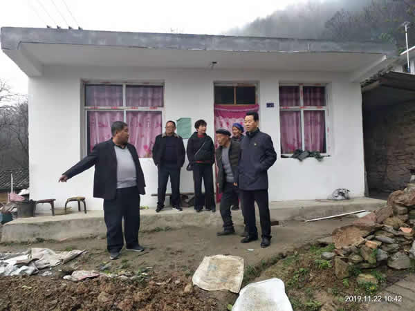 隴運(yùn)集團(tuán)公司開(kāi)展“解難題、辦實(shí)事、送溫暖”主題黨日活動(dòng)